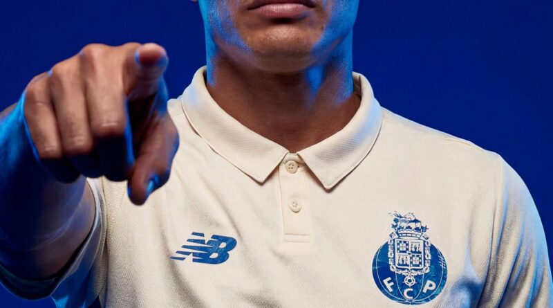 Porto anuncia contratação do zagueiro brasileiro Thiago Silva