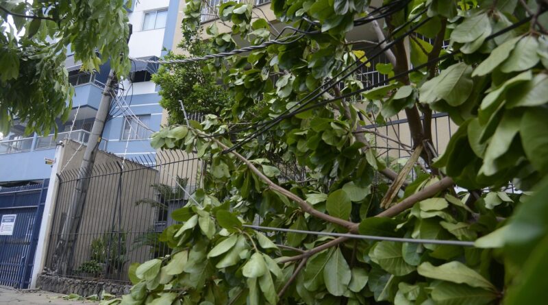 Rio registra fortes ventos devido à passagem de frente fria