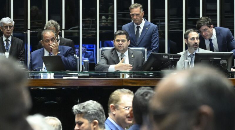 Senado aprova redução da pena de condenados pelo 8/1 e trama golpista