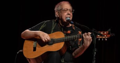 TV Brasil reexibe show no Cena Musical em homenagem a Jards Macalé