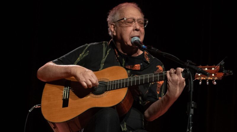 TV Brasil reexibe show no Cena Musical em homenagem a Jards Macalé