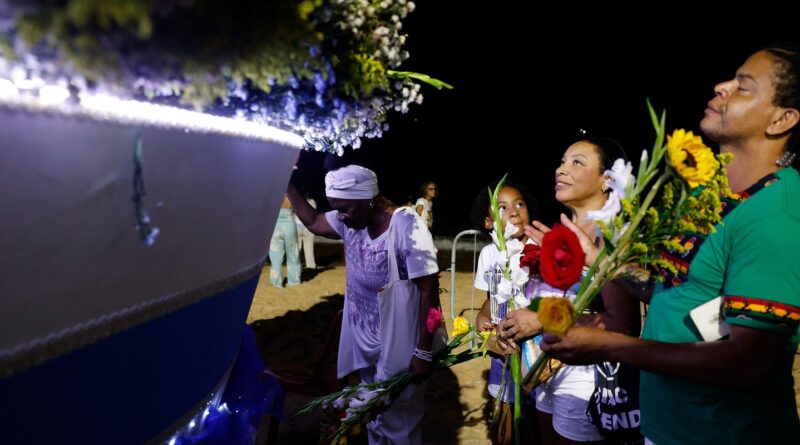 Umbanda faz culto à Iemanjá na véspera do réveillon no Rio