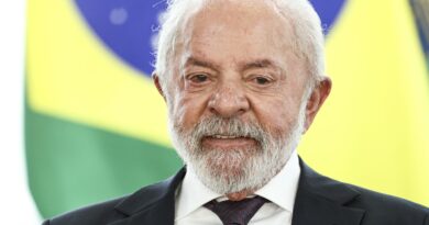 Antes da viagem ao Panamá, Lula conversa com presidente Mulino
