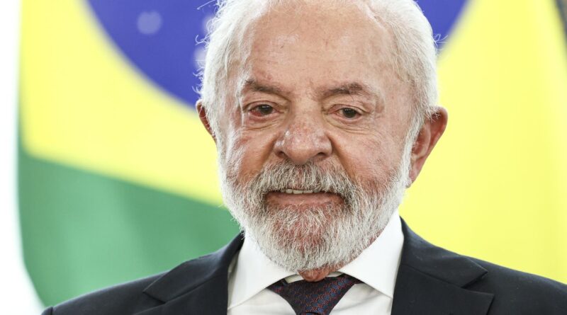 Antes da viagem ao Panamá, Lula conversa com presidente Mulino