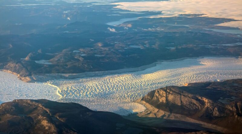 Após Venezuela, Trump ameaça tomar Groenlândia e atacar Colômbia
