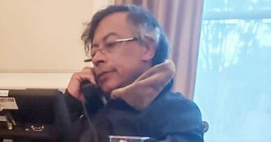 Após ameaças e acusações, Trump conversa com presidente colombiano