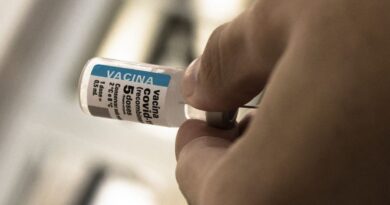 Após cinco anos de vacinação, covid recua, mas ainda preocupa