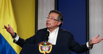 Após fala de Trump, Petro diz que pegará em armas se necessário