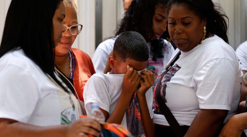 Ato no Rio pede justiça pela morte de Thiago Menezes Flausino