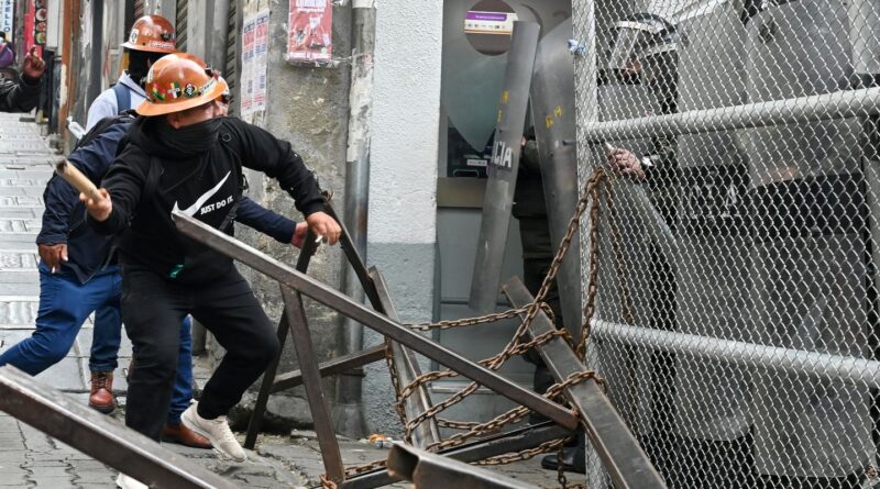 Bolívia: protestos desafiam governo após aumento de combustíveis