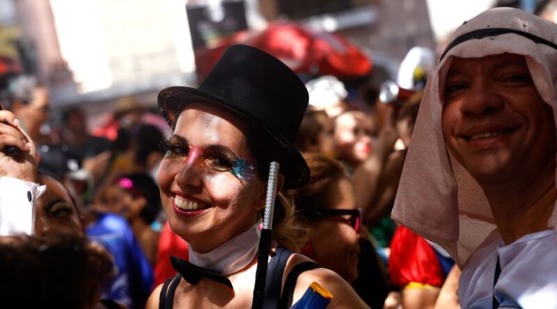 Carnaval não oficial abre pré-folia neste domingo no Rio
