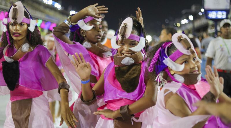 Escolas mirins se apresentarão nos ensaios na Marques de Sapucaí
