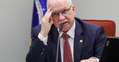 Fachin diz que democracia atravessa tempos desafiadores