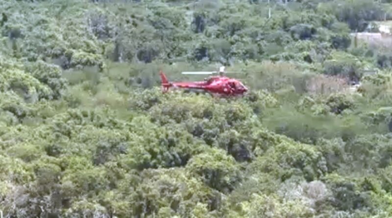 Helicóptero cai na zona oeste do Rio e deixa três pessoas mortas