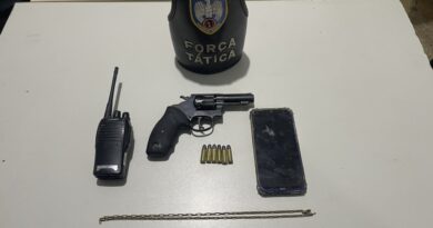 Homem é preso com arma após moto pilotada por menor fugir pelas ruas de São Gabriel da Palha