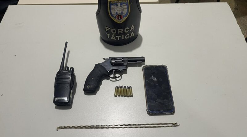 Homem é preso com arma após moto pilotada por menor fugir pelas ruas de São Gabriel da Palha