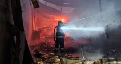 Incêndio destrói empresas e creche na zona leste de São Paulo