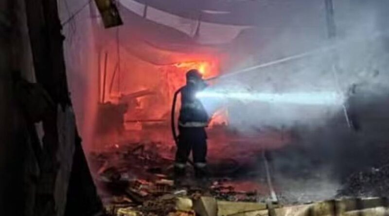 Incêndio destrói empresas e creche na zona leste de São Paulo