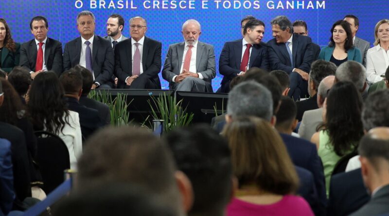 Lula cria comitê gestor e lança plataforma da reforma tributária