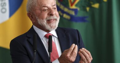Lula: democracia é obra em construção e deve ser zelada e defendida