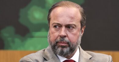 Ministro cobra solução para vazamento de água em minas da Vale