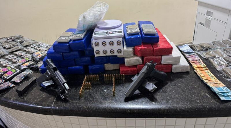 Movimentação na porta de cemitério leva duas pessoas para a cadeia após polícia encontrar 24 kg de maconha no Norte do ES