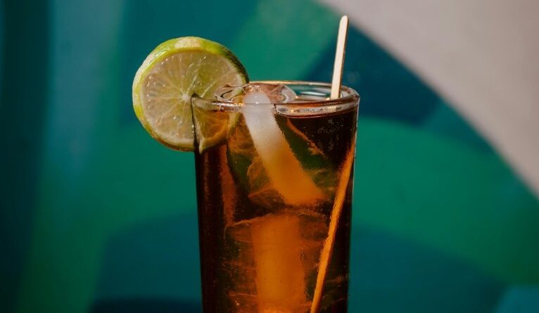 OMS inclui Brasil em alerta sobre taxação de bebidas ultraprocessadas