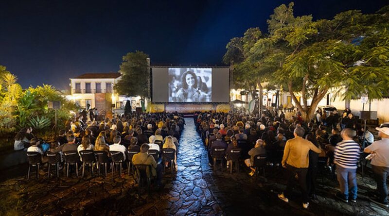 Sessão na praça emociona público da Mostra Tiradentes