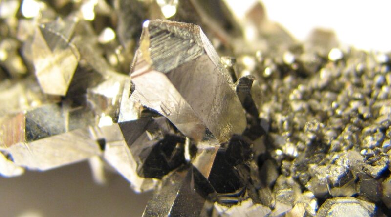 USP desenvolve bateria funcional de nióbio de 3 volts