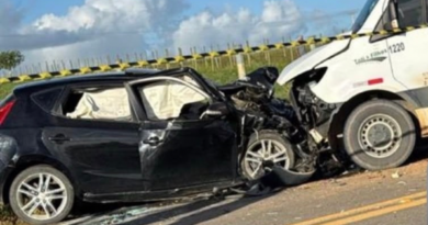 Van da prefeitura se envolve em grave acidente com morte e feridos em Pedro Canário