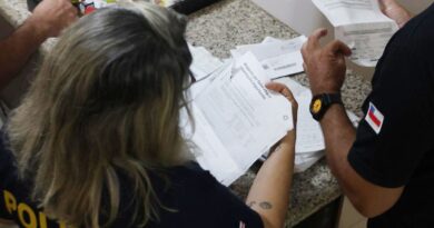 AM: Polícia detém agentes públicos suspeitos de colaborar com facção