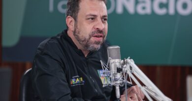 Acabar com a escala 6x1 é prioridade do governo, afirma Boulos