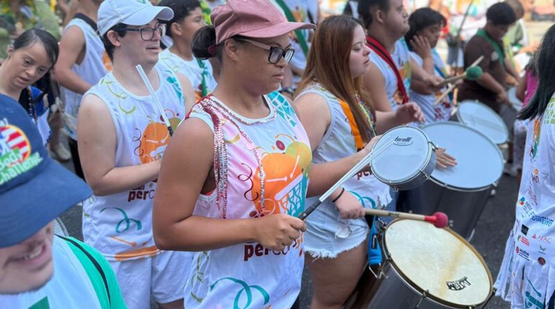 Bloco Percussomos do Amor ressalta inclusão no carnaval de Niterói