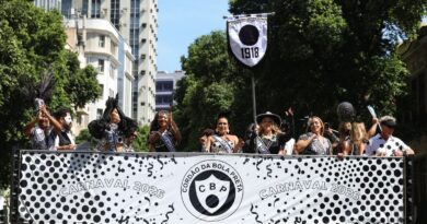 Cordão do Bola Preta celebra tradição de 107 carnavais no Rio