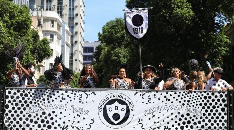 Cordão do Bola Preta celebra tradição de 107 carnavais no Rio