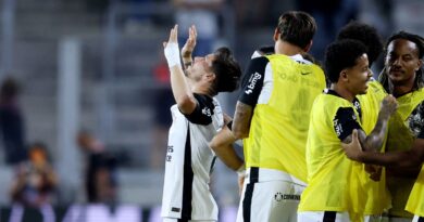 Corinthians é eficiente e derrota Athletico na Arena da Baixada