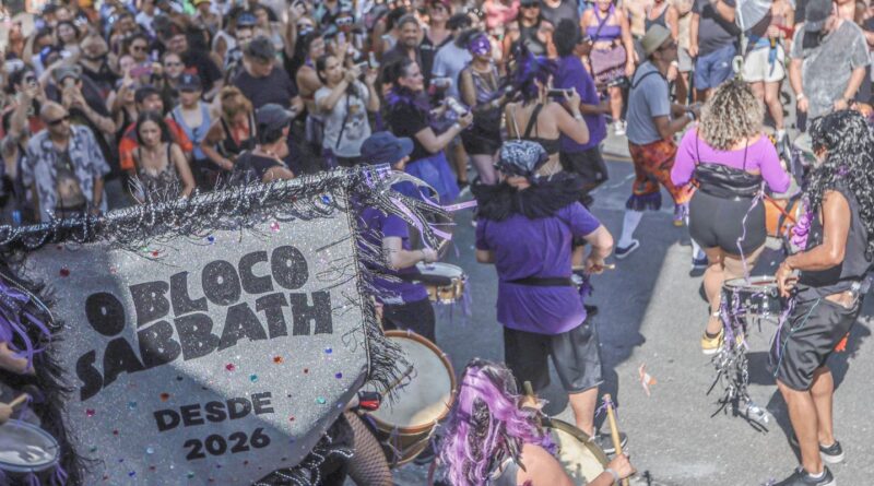 Em SP, bloco mistura clássicos do Black Sabbath com ritmos brasileiros