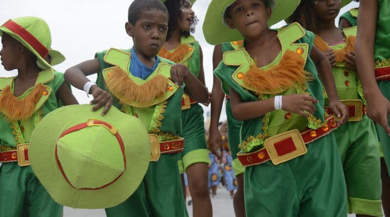 Escolas de samba mirins desfilam nesta sexta na Marquês de Sapucaí