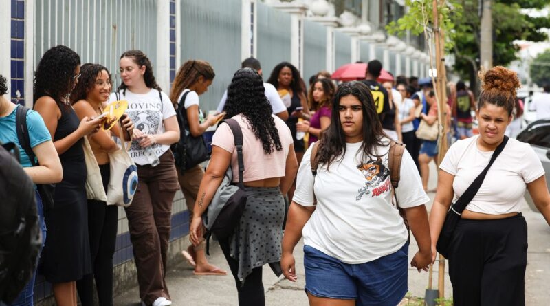 Fies: pré-selecionados devem complementar inscrição a partir de sexta