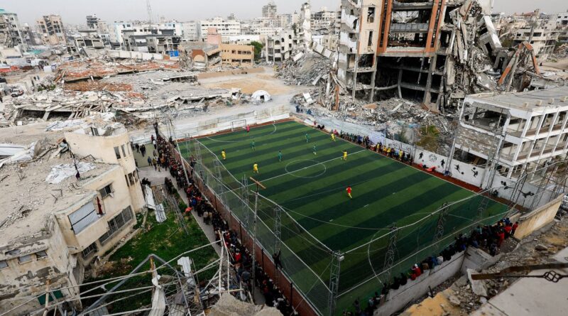 Futebol volta a campo de Gaza, em meio a perdas e ruínas da guerra