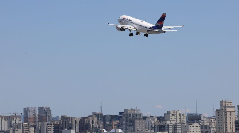 Greve na Argentina provoca alteração nos voos da Latam