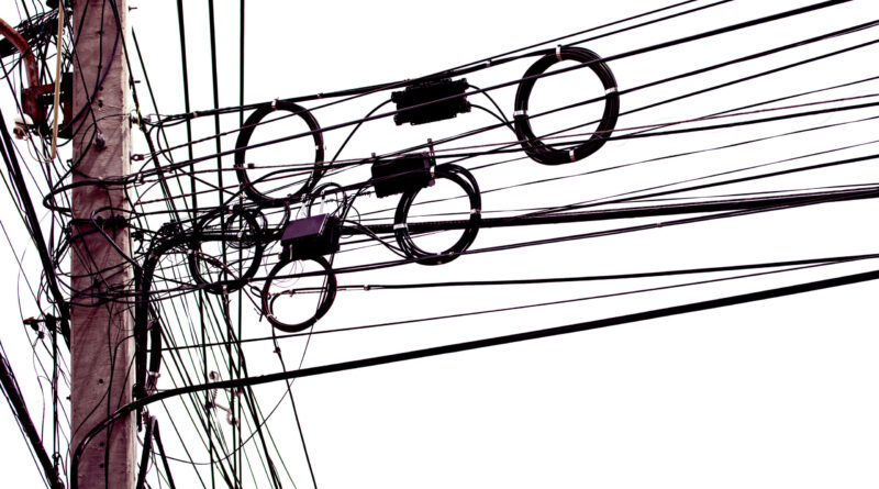 Grupo é preso suspeito de cortar internet de 600 famílias para vender serviço de facção no ES