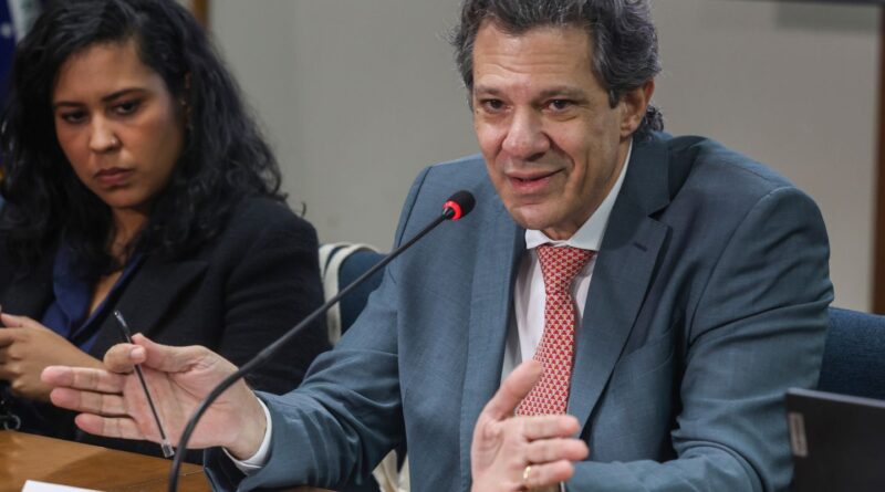 Haddad pede que Congresso enfrente problema dos supersalários