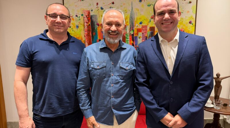 Vereadores Fagner Ferreira e Dr. Getúlio Filho em companhia de Paulo Hartung