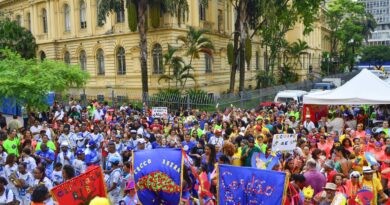 Ilú Obá De Min e Banda do Trem Elétrico abrem carnaval de rua em SP