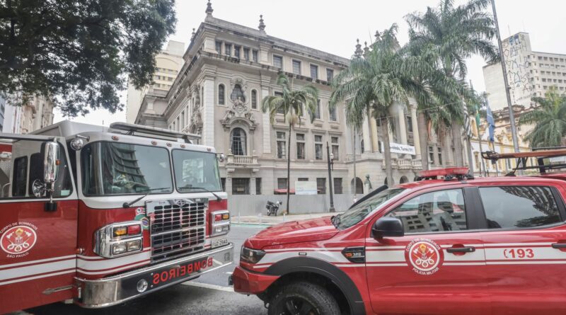 Incêndio atinge prédio da Faculdade de Direito da USP em São Paulo