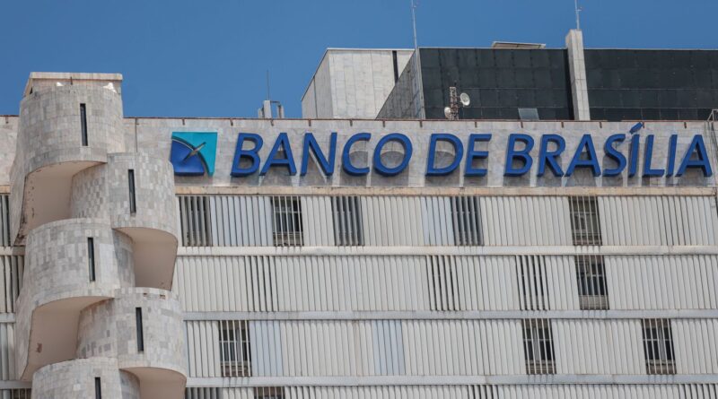 Justiça bloqueia ações do BRB ligadas a Banco Master