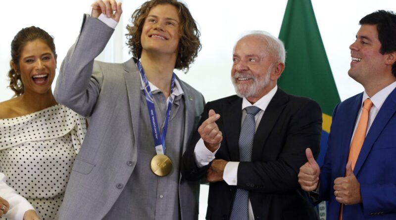 Lula recebe Lucas Pinheiro, medalha de ouro nos Jogos de Inverno