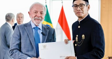 Lula recebe credenciais de nove novos embaixadores