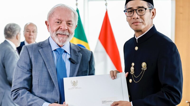 Lula recebe credenciais de nove novos embaixadores